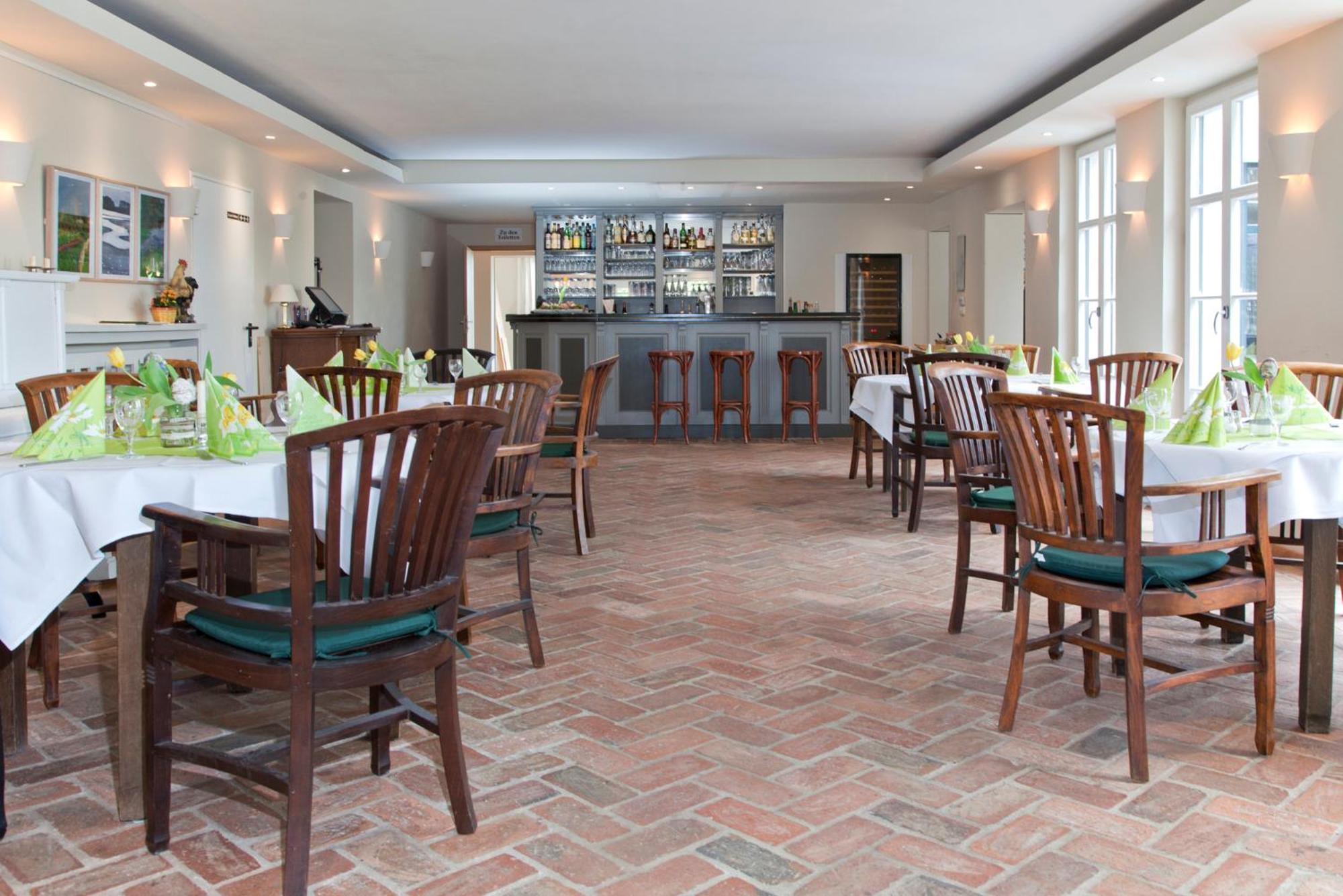 Gut Sarnow - Hotel Und Restaurant Шорфхайде Экстерьер фото