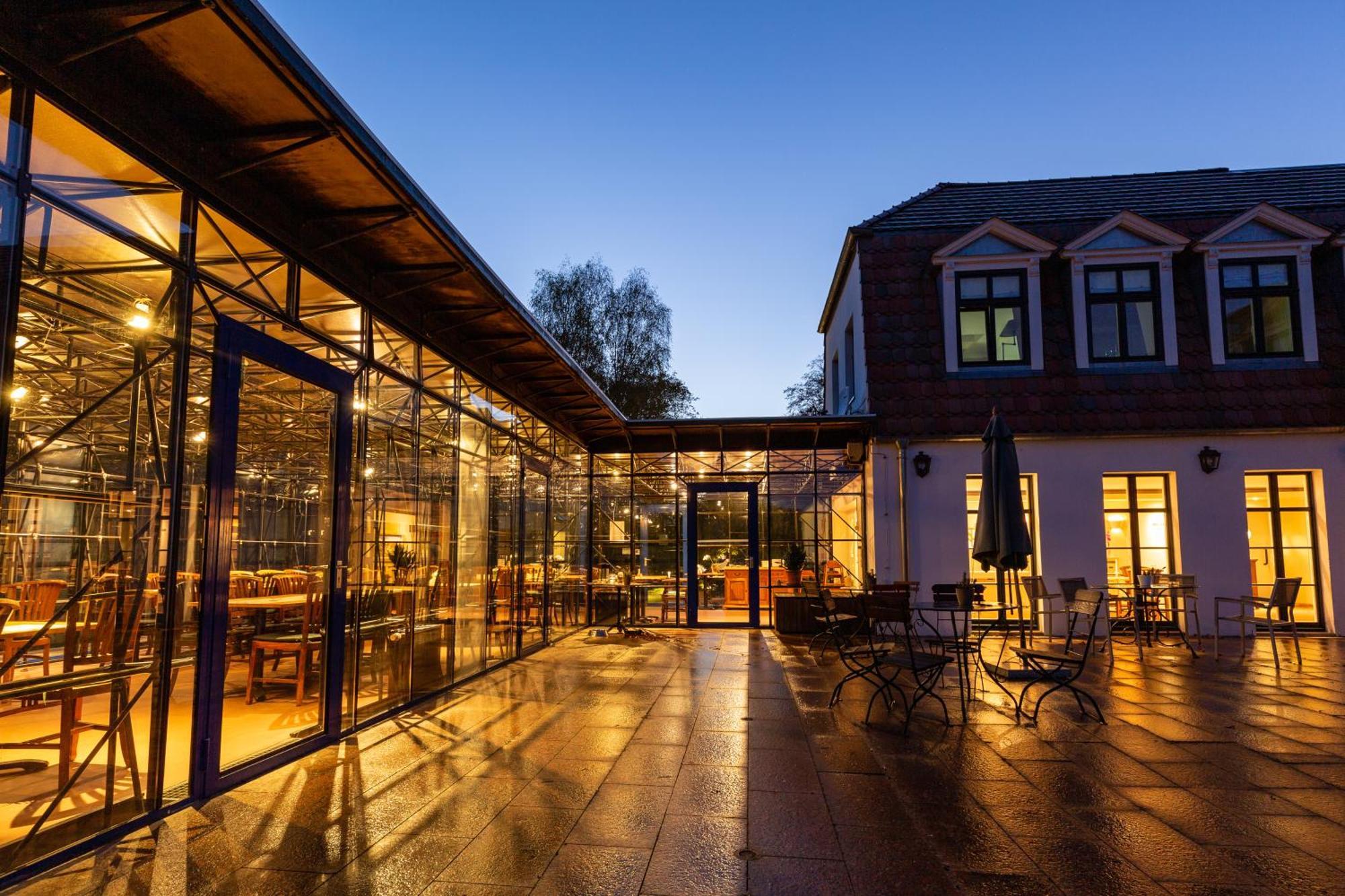 Gut Sarnow - Hotel Und Restaurant Шорфхайде Экстерьер фото