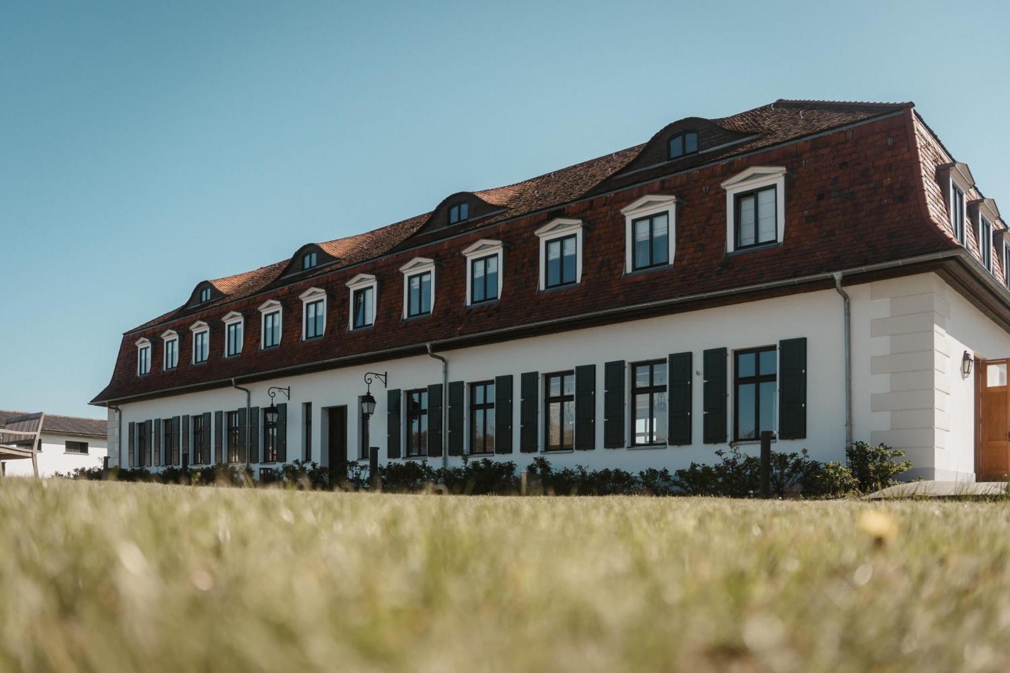 Gut Sarnow - Hotel Und Restaurant Шорфхайде Экстерьер фото